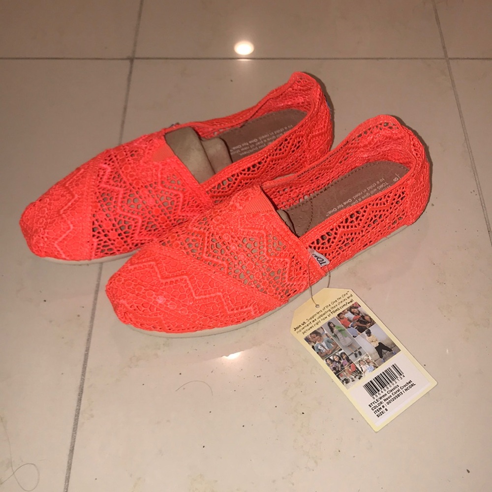 NWT Toms neon orange women’s pattern slip on 8